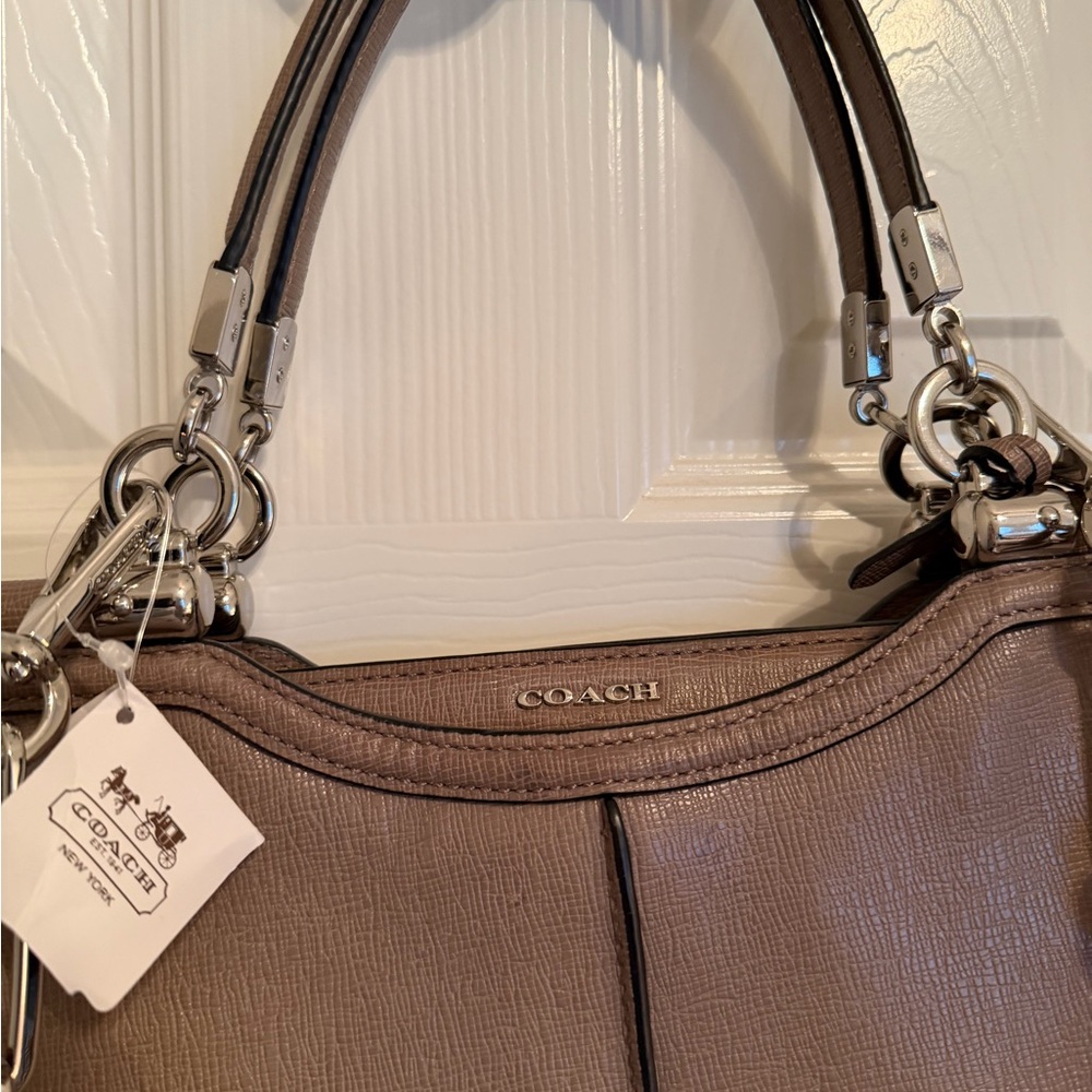👜 Coach Leather Carryall Crossbody Bag – SV/Ash (Taupe Gray) - Picture 3 of 16